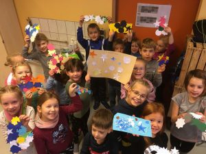 Kreatives Basteln in der Evangelischen Grundschule Wolgast.