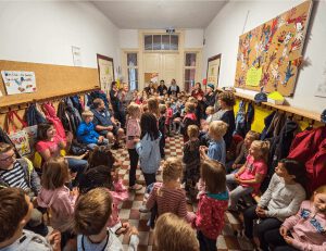 Die Grundschule Adensen-Hallerburg ist eine kleine Schule mit nicht mal 80 Kindern, verteilt auf vier Klassen.