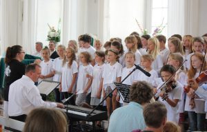 Porträt Evangelische Zinzendorf-Oberschule Herrnhut: Chor der 5. Klassen.