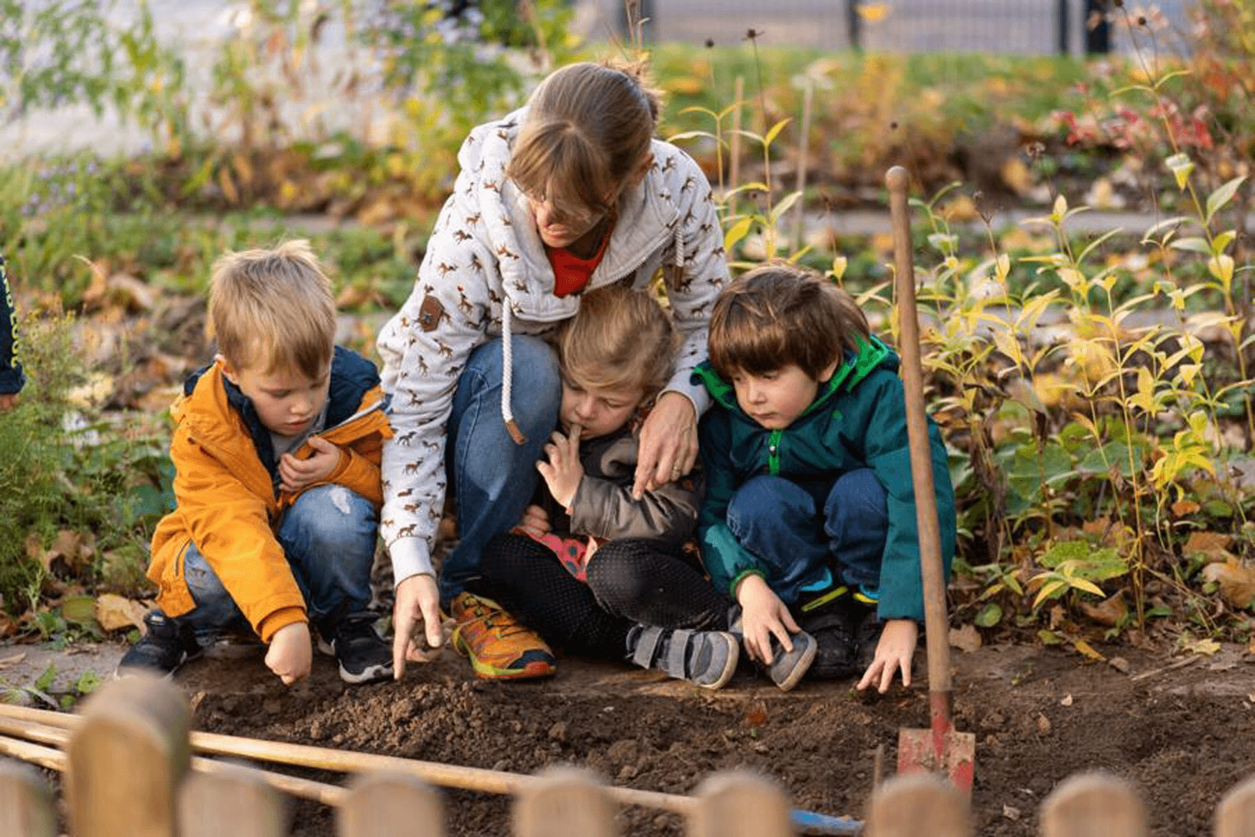 Der Fröbelgarten auf dem Gelände des Fröbelseminars Kassel bietet Kindern und Jugendlichen die Möglichkeit für Naturerfahrungen mit allen Sinnen.