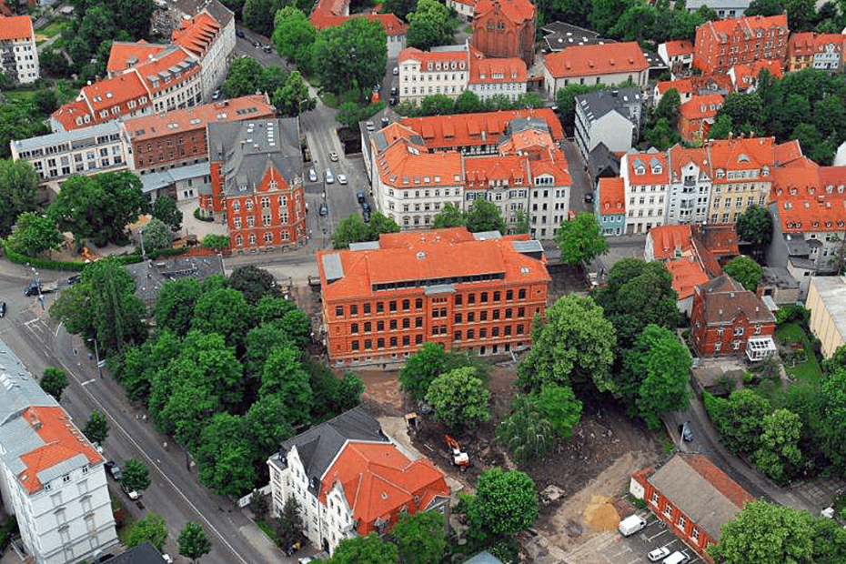Luftaufnahme der Evangelischen Grundschule Erfurt.