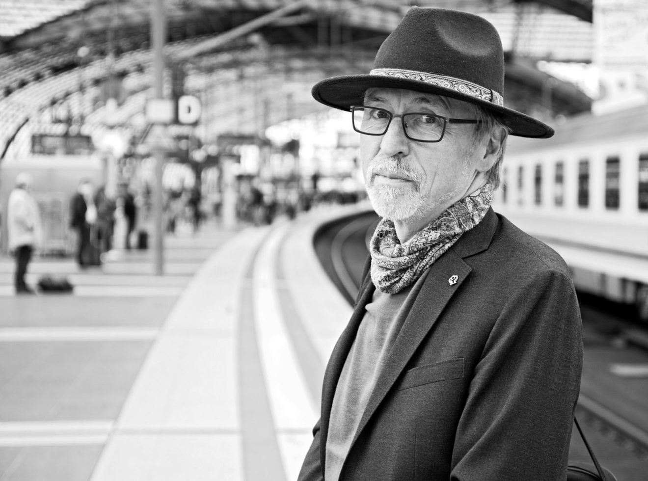 Wir haben mit Manfred Roß, dem früheren Geschäftsführer der Evangelischen Schulstiftung in Bayern, über die Anfangsjahre der ESS EKD und über bewegende Momente gesprochen, die einem im Gedächtnis bleiben.
