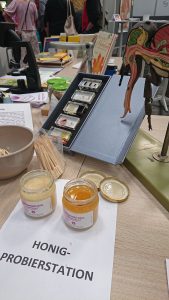Süßes Begrüßungsgeschenk: In Dassel bekommt jedes Kind bei der Einschulung ein Probierglas des "Goldenen Pauls".